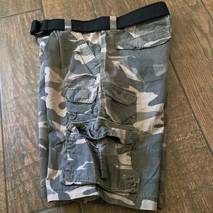 Lee Gray and Green Camuflaje Cargo Shorts Urban Style New No Tag  Size 30